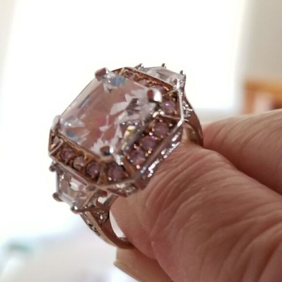 SHOW STOPPER!!!HEIRLOOM RING WITH AAA QUALITY CZS - Picture 6 of 8